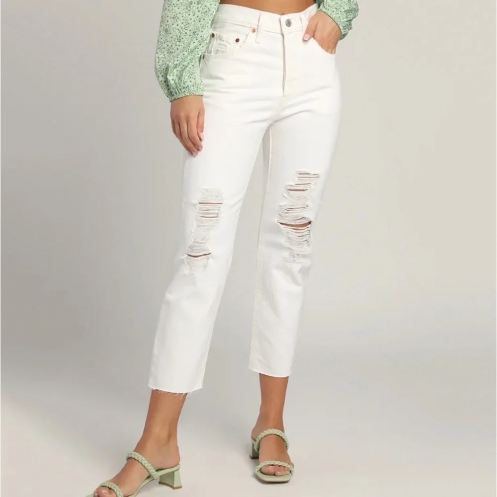NWT Levi’s 501 High Rise Crop Jeans in Everything’s Fine White Distressed